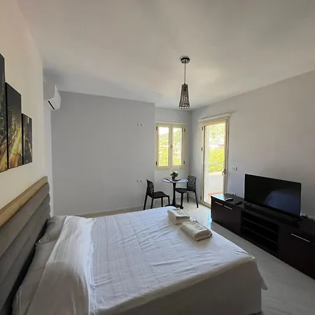 Cozy Near The Sea 아파트 Vlorë
